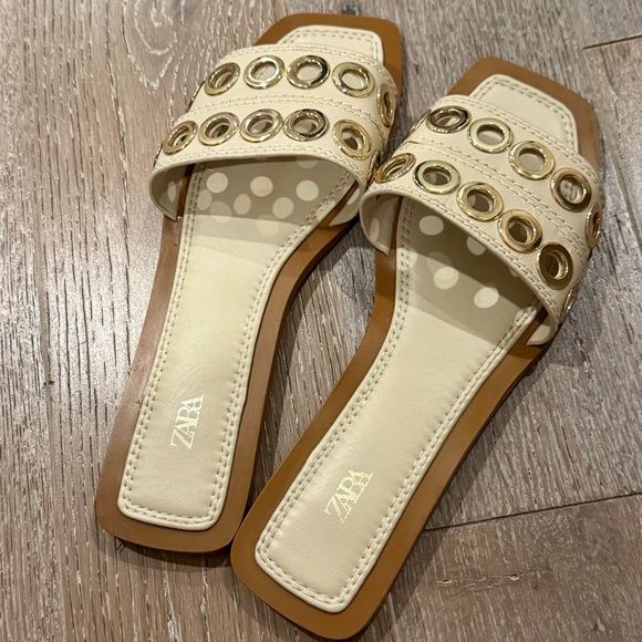 Zara Flat leather sandals with gold metal appliqués - Picture 7 of 10